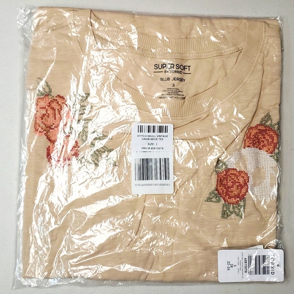 ❤️NWT VINTAGE TORRID TEE - SKULL FLORAL EMBROIDERED GRAPHIC SUPER SOFT - PLUS - Picture 6 of 10
